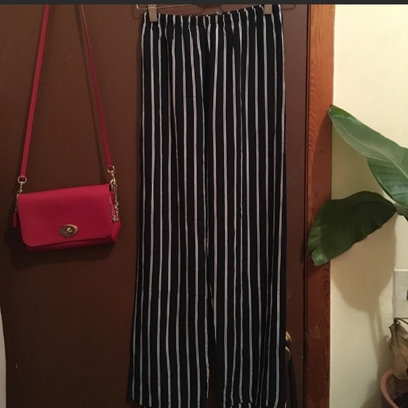 Brandy Melville Striped lightweight pants - Picture 2 of 6